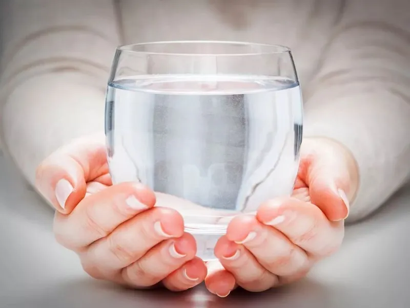 Uống nước cam đúng cách giúp bổ sung vitamin C và hạ sốt hiệu quả