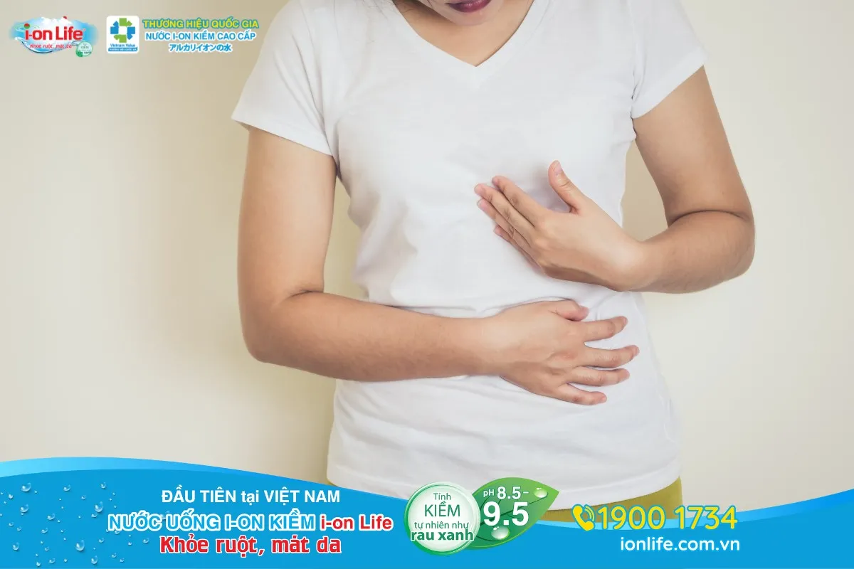 Nước khoáng ion kiềm giúp cân bằng acid dạ dày và giảm các triệu chứng trào ngược
