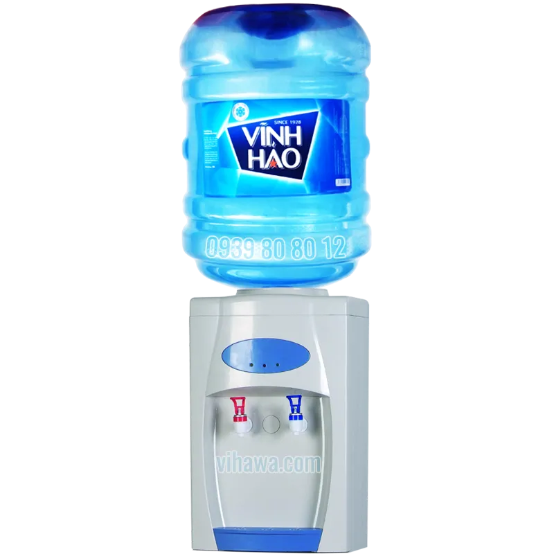 Bình nước khoáng Vĩnh Hảo 20 lít đặt trên máy làm nóng lạnh, tiện lợi cho gia đình và văn phòng