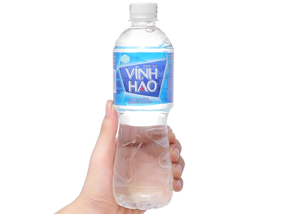 Nước khoáng Vĩnh Hảo tự nhiên với pH ổn định 7.0 - 8.5 và giàu khoáng chất thiết yếu