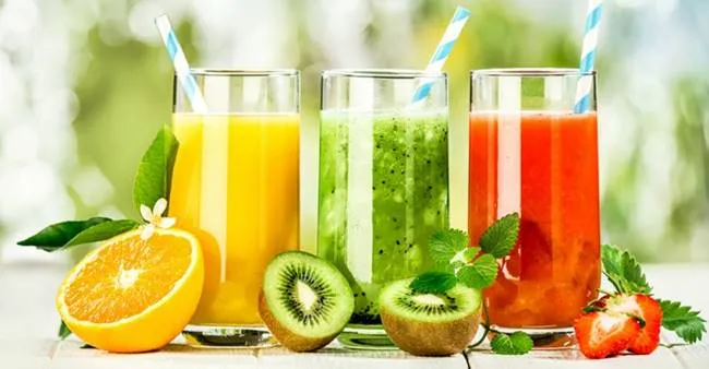 Ly sinh tố trái cây hỗn hợp tươi mát, gợi ý cách bổ sung kiềm hiệu quả
