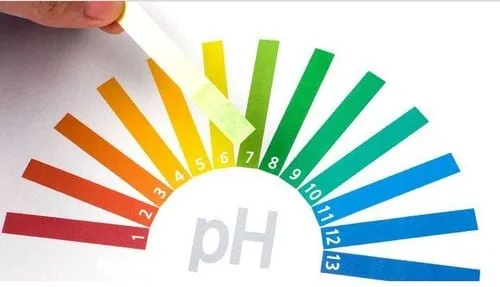 Biểu đồ thang đo độ pH, minh họa các mức độ axit và kiềm của chất lỏng, từ 0 (rất axit) đến 14 (rất kiềm), giúp hiểu rõ khái niệm nước kiềm.