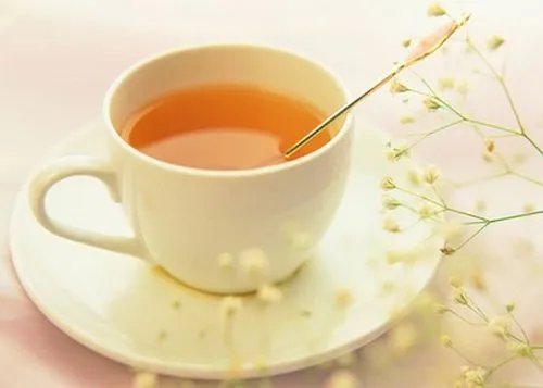 Một ly nước ấm pha mật ong, gợi ý thức uống bổ dưỡng hỗ trợ giấc ngủ và làm đẹp da