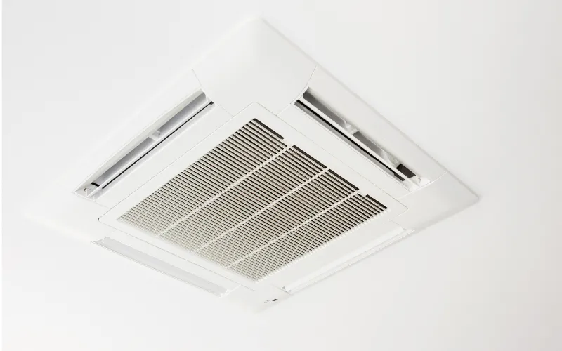 Hộp che bảo vệ ống đồng máy lạnh khỏi tác động của môi trường bên ngoài.
