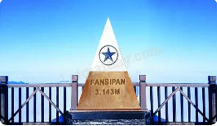 Khung cảnh hùng vĩ của đỉnh núi Phan-xi-păng, biểu tượng của sự trong lành và nguồn nước tinh khiết