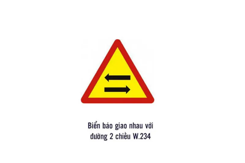 Biển báo W.234 cảnh báo giao nhau với đường hai chiều