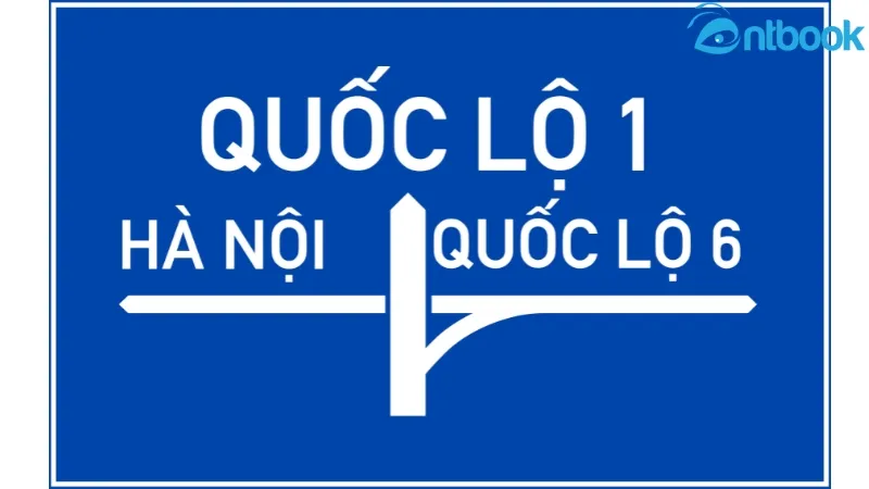 Màu sắc chuẩn của biển báo cầu vượt liên thông: nền xanh lam, hình vẽ và chữ màu trắng