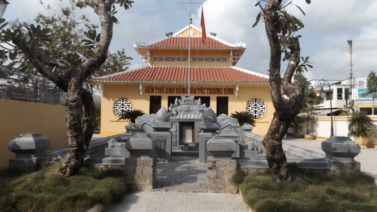 Lăng mộ và đền thờ Bình Tây Đại Nguyên Soái Trương Định tại Gò Công, Tiền Giang