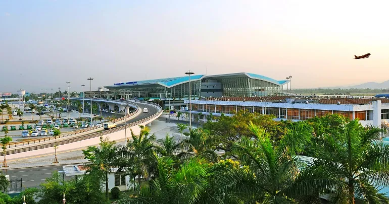 Hình ảnh một sảnh chờ rộng rãi, hiện đại