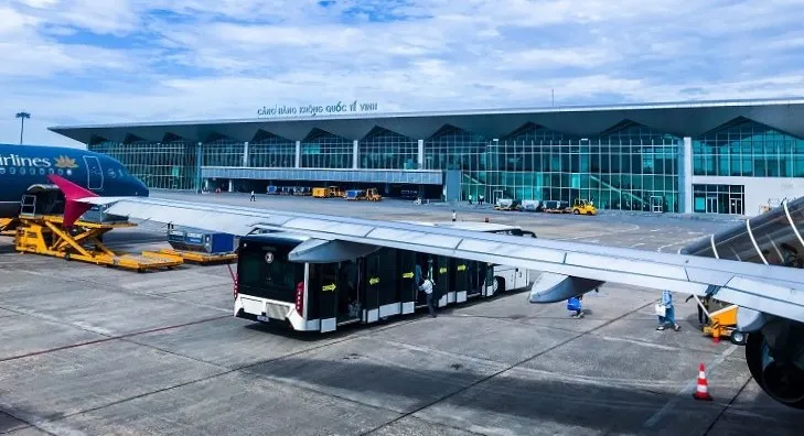 Hình ảnh sảnh sân bay với quầy check-in