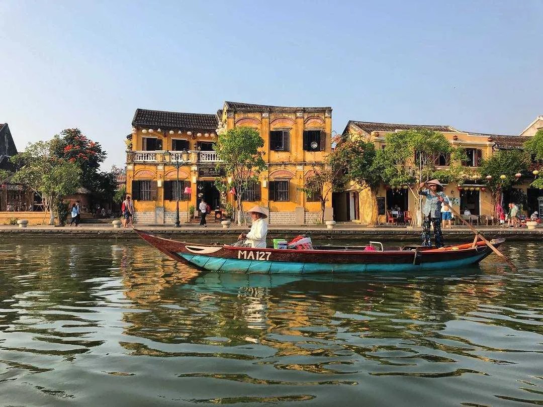 Phố cổ Hội An cổ kính bên dòng sông Thu Bồn