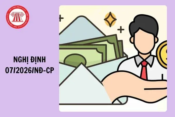 Chai nước khoáng Thạch Bích và các loại rau củ tươi xanh biểu thị sự thanh mát tự nhiên