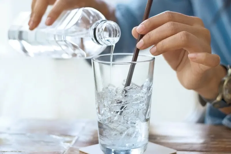 Áp dụng một số cách có thể giúp không bị viêm họng khi uống nước đá