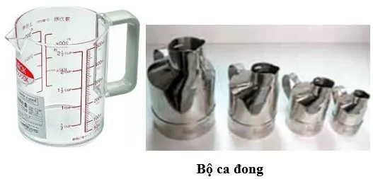 Ca đong và chai lọ có vạch chia độ dùng trong đời sống